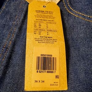 BRAND NEW LEVI JEANS